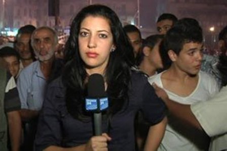 (VIDEO) Gazetarja franceze ngacmohet teksa po transmetonte live ne Egjipt