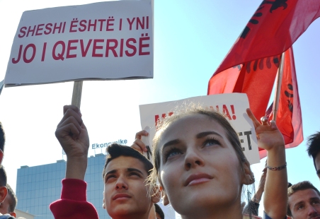 Fytyra e Liburnit dhe pafytyresia e Thacit komenton Vetevendosje