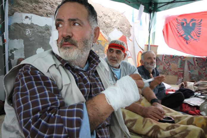 Le greven per shkak te zemres nje prej ish te perndjekurve politike