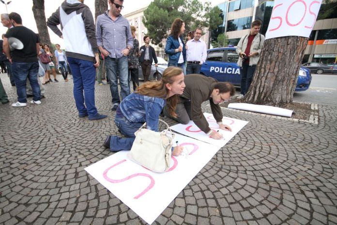 Gazetarja Lindita Cela serish ne gjyq, mbrohet nga Res Publica