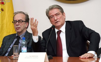 Kadare, ne nje bashkebisedim sfidues dhe te sinqerte me ambasadorin e BE