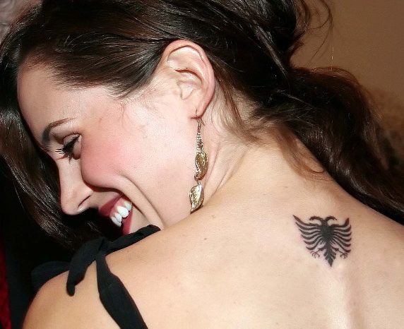 THUMB per Eliza Dushkun...