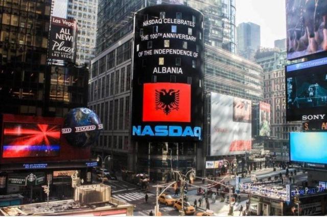 NASDAQ ne sheshin Times Square feston 100 vjetorin e Pavaresise se Shqiperise