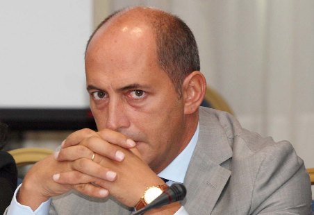 Reagon Avokati i Popullit per tekstet shkollore qe diskriminojne LGBT