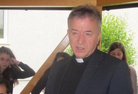 Pse Vatikani nuk e njeh Kosoven? Nje prift i Kosoves e ka nje pergjigje homofobike