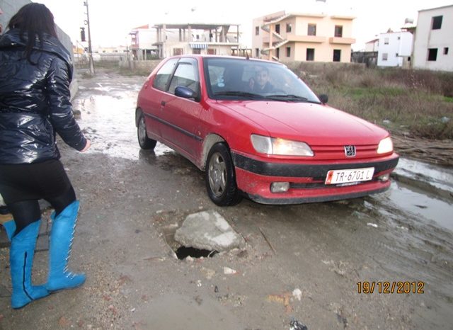 Te ish-keneta ne Durres ka nje rruge me emrin Leon Tolstoi. Por shikojeni ne c’gjendje eshte…