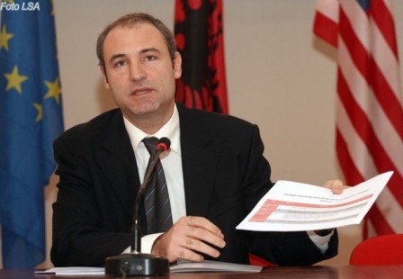 Ministri i Kultures: Nuk mund te mbrojme cdo xhami e kishe