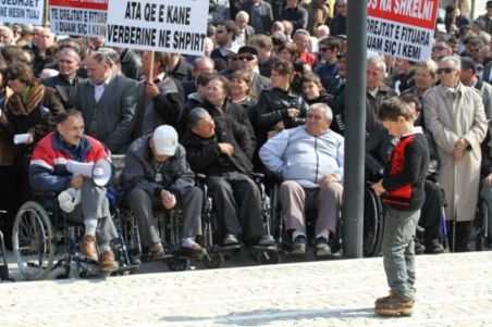 BE e shqetesuar per situaten e personave me aftesi te kufizuar: kujdes per ta ne kete krize