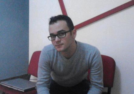 Kur gazetaret shqiptare te pyesin: Pse nuk e thua qe je gej?