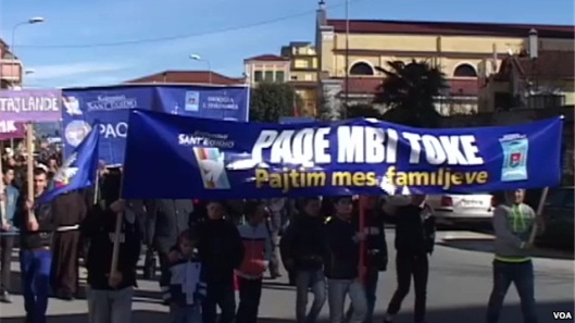 Shkoder, marshim ne mbeshtetje te paqes dhe pajtimit (VIDEO)