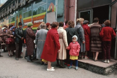 FOTO REPORTAZH/ Realiteti i trishte dhe i varfer i diteve te fundit te Bashkimit Sovjetik
