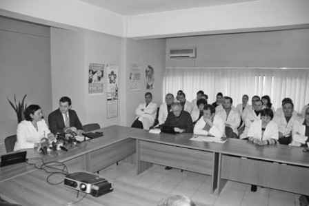 Tavo mburret per vdekshmerine 0 te foshnjave gjate lindjes, Moisiu i thote: Vdesin qe pa lindur