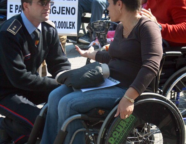 SKANDALI/KQZ pengon personat me aftesi te kufizuara qe te votojne!