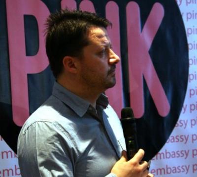 Mentor Nazarko: Kaq shume na dhimbsen femijet sa nje njeri drejton dhe Ambasaden PINK dhe organizate per femijet?!