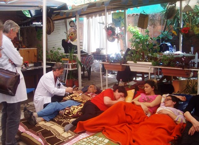 Situate dramatike mes grevisteve te urise. Mirela: shtepine po ma merr nje hajdut (REPORTAZH)