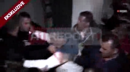 Nxirren me force 16 familje, skena te pabesueshme dhune (VIDEO)