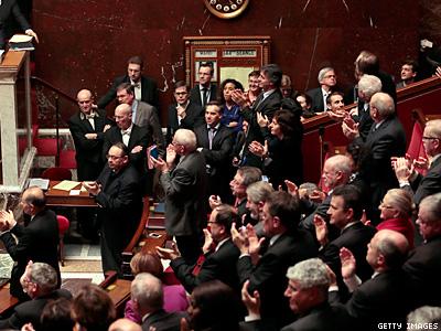 Votimi historik ne France, edhe Senati miraton martesat gej dhe e drejta e adoptimit
