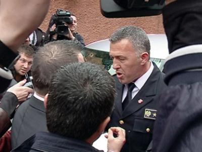 Polici perballe Deputetit...