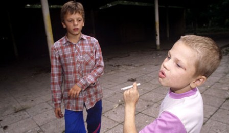 Te rinjte: Nuk jemi duhanpires, thjeshte e provojme