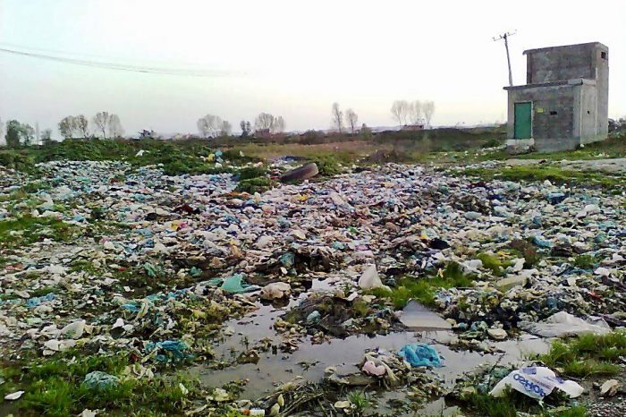 Plehrat ne bregun e lumit Shkumbin!