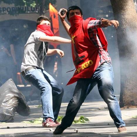 Erdogan e acaron vete situaten. Tashme protestuesit nuk largohen kollaj!