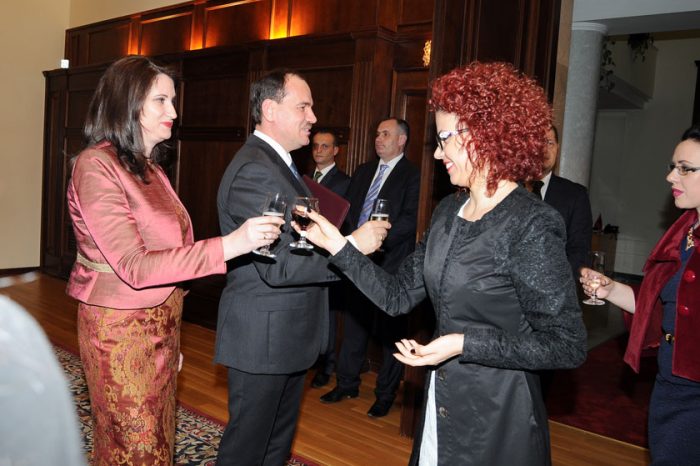 Koment i forte i Ben Andonit per Presidentin: Nuk na perfaqeson dot!