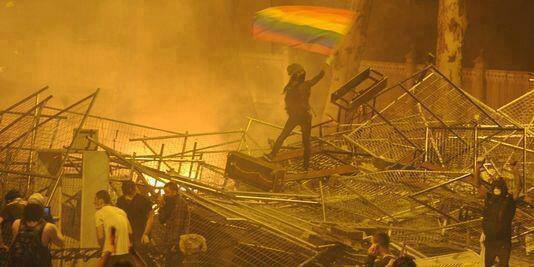 LGBT ne frontin e pare te kryengritjes ne Ankara, Stamboll dhe Izmir