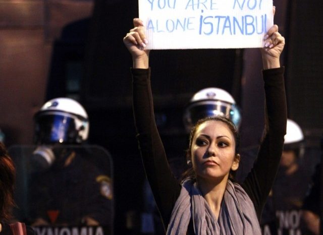 Turqia rrezikon te humbase Lojerat Olimpike 2020, shtyhen bisedimet per anetaresimin ne BE, shkak protestat