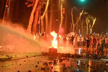 Zyrtare, viktima e pare ne protestat turke. Konfirmohet nga Sindikata e mjekeve