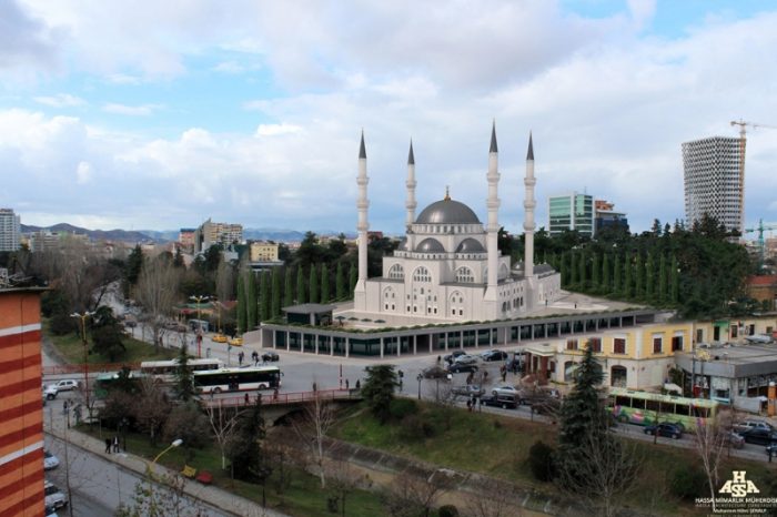 Xhamia e re nuk i sherben askujt, shkruan Shekulli
