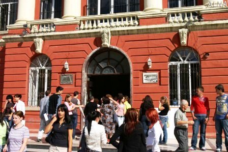 Provimi i shtetit per mesuesit, 40% e kandidateve mbetes. Dominojne notat 5 dhe 6. Rrokaj: Sistemi arsimor, difektoz