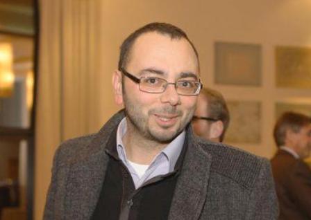 Perdhosja e shoqerise civile eshte fatale, shkruan Erion Kristo