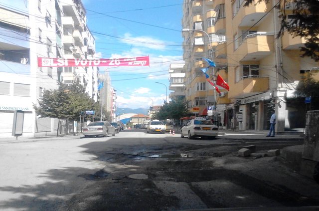 Ndertohen rruge ne sherbim te TEG. Po brenda Tiranes? (Konkursi i fotos Historia Ime)