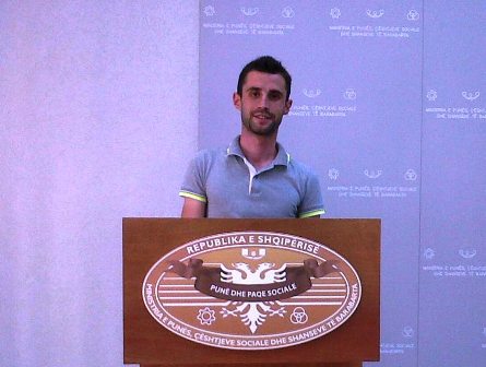 Si me detyronin te pija urinen e tyre... (Deshmia shokuese e nje gei dhe teza e nje studenti shembullor ne UT)
