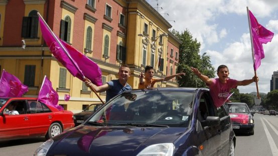 Shqiptaret zgjodhen nje forme me demokratike te korrupsionit