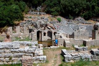 Eskavatoret qe germojne ne Butrint! Kjo eshte e padegjuar