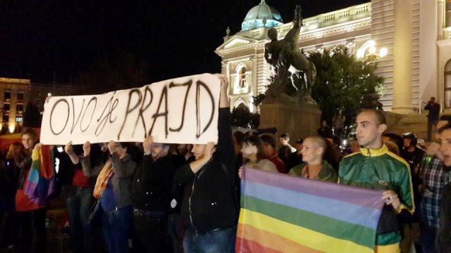 Qindra LGBT ne rruget e Beogradit. Zhvillojne paraden pasi qeveria vendos ta ndaloje