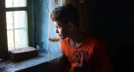 Gjakmarrja, 9-vjecari Amarildo i burgosuri i mureve te shtepise qe kur ka lindur
