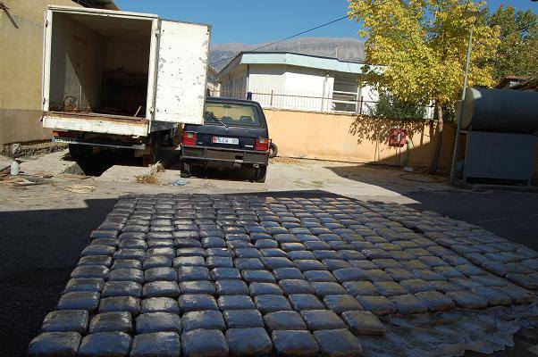 Imagjinata e lazaratasve per te fshehur 328 kg droge...