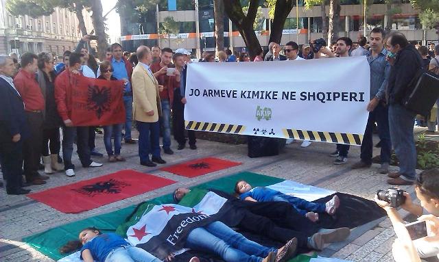 FOTO/Protesta e shoqerise civile kunder importit te armeve kimike