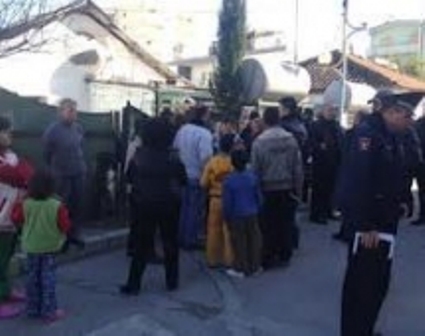 Berat, banoret bllokojne guroren: Na jane demtuar shtepite