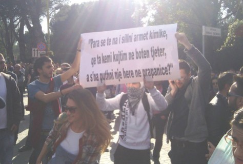 Komentet pro, kunder dhe te perzjera nje dite pas vendimit te Rames