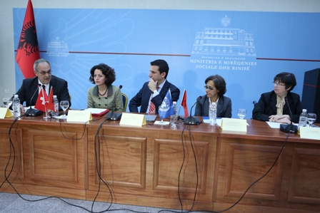 Prezantohet programi i ri “Mbeshtetja e OKB-se per Perfshirjen Sociale”