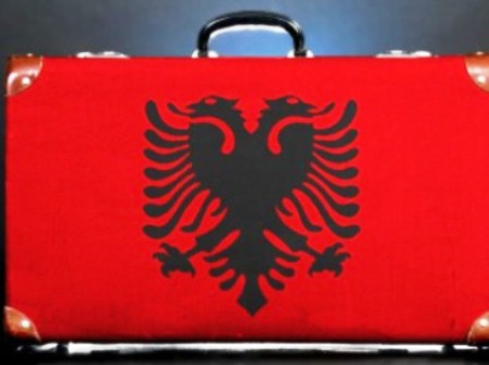 La Repubblica - Italianet e Shqiperise, emigrante tani jemi ne