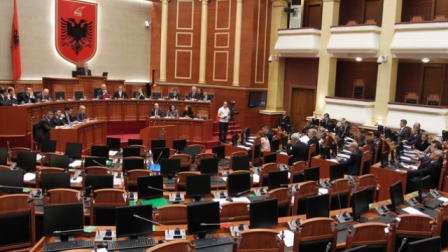 Cmenduri qe ndosin dhe ate qe i degjon: Vetem ish kryeministri di ti nxjerre nga goja