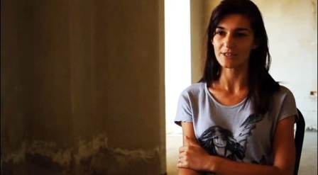 Jeta e nje vajze 25 vjec, nene e nje femije dhe bashkeshorja e nje vrasesi