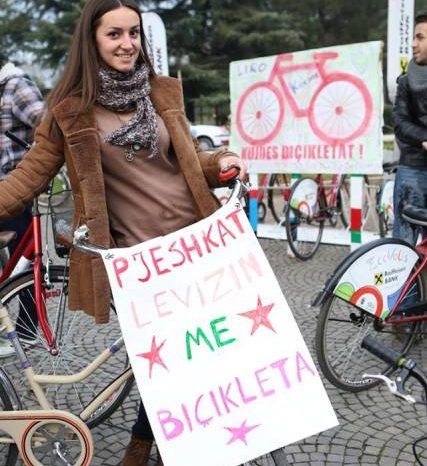 "Pjeshkat levizin me bicikleta"