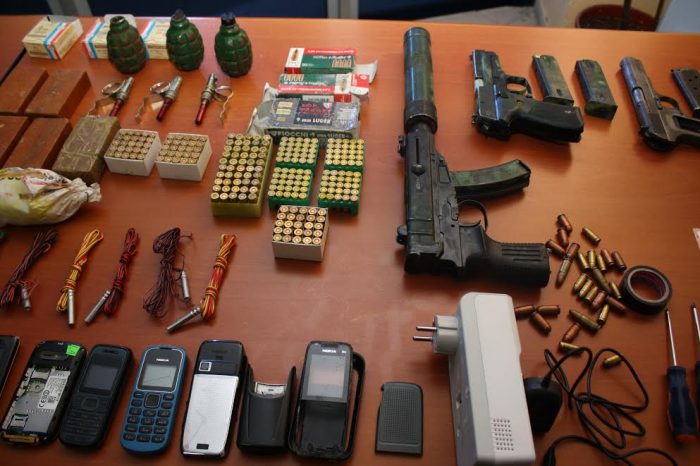 Policia operacion per sulmet me tritol, kapen 5 persona dhe arme e celulare