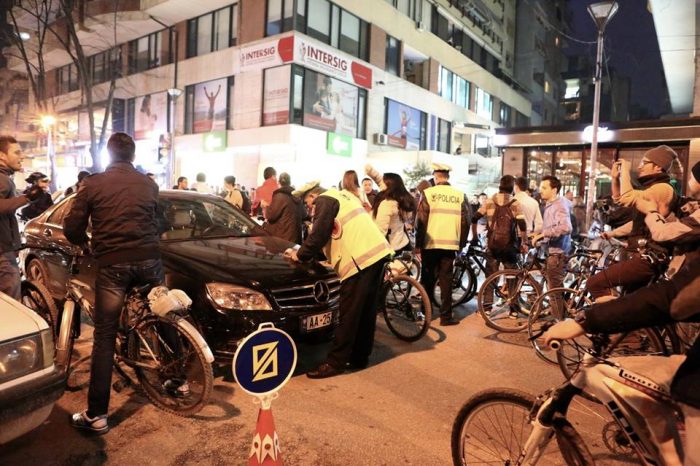 Korsite e bicikletave, 200 te rinj proteste ne Tirane