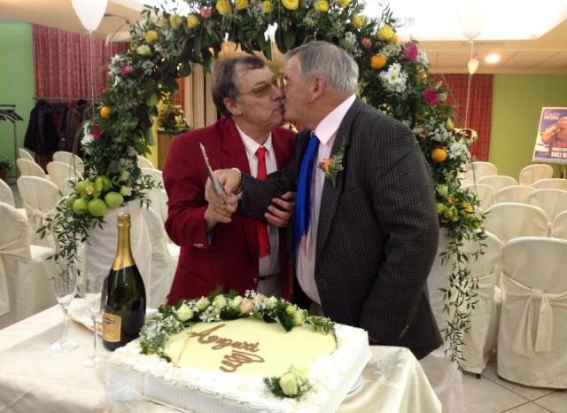Itali, cifti gej martohet pas 49 vitesh dashuri (FOTO/VIDEO)
